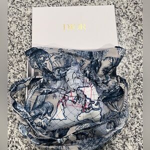 Dior Beauty Around The World Drawstring Bag (box included)